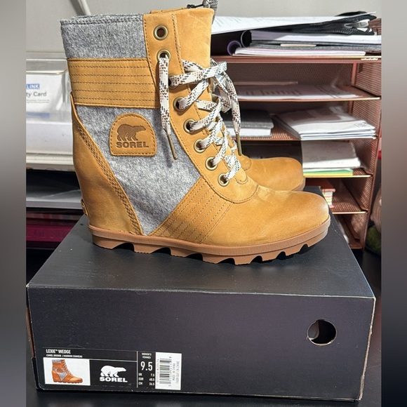 Sorel Shoes - Sorel Women's Lace Up Boots - Tan and Gray